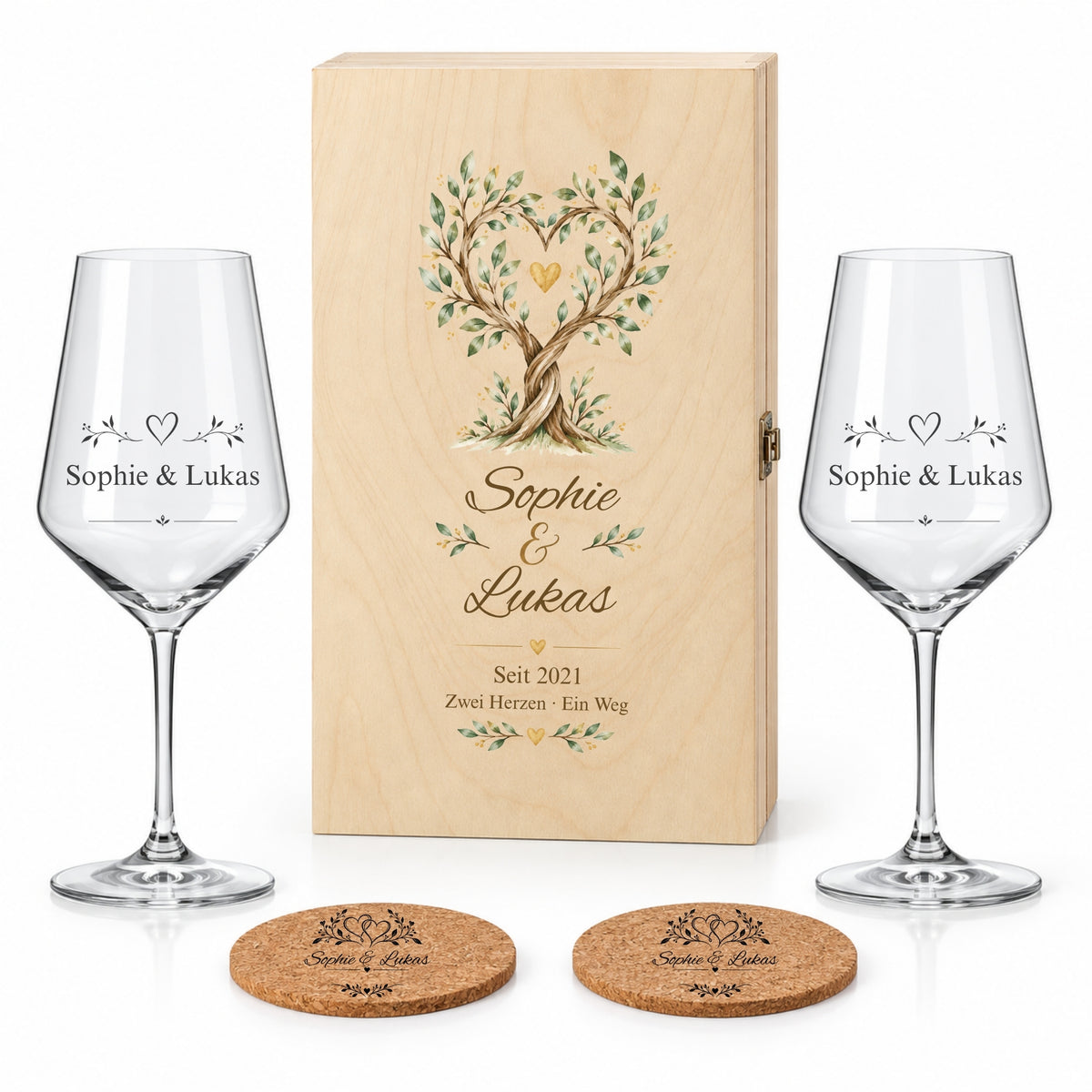 Personalisiertes Jahrestagsgeschenk mit zwei Weingläsern, zwei Korkuntersetzern und Holzbox im Motiv Herzbaum