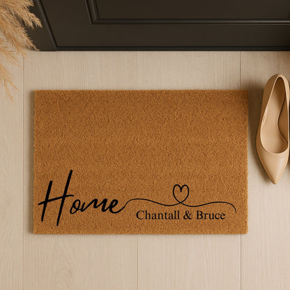 Personalisierte Kokos Fußmatte mit Home Schriftzug, Herz und Namen als Türmatte im Eingangsbereich