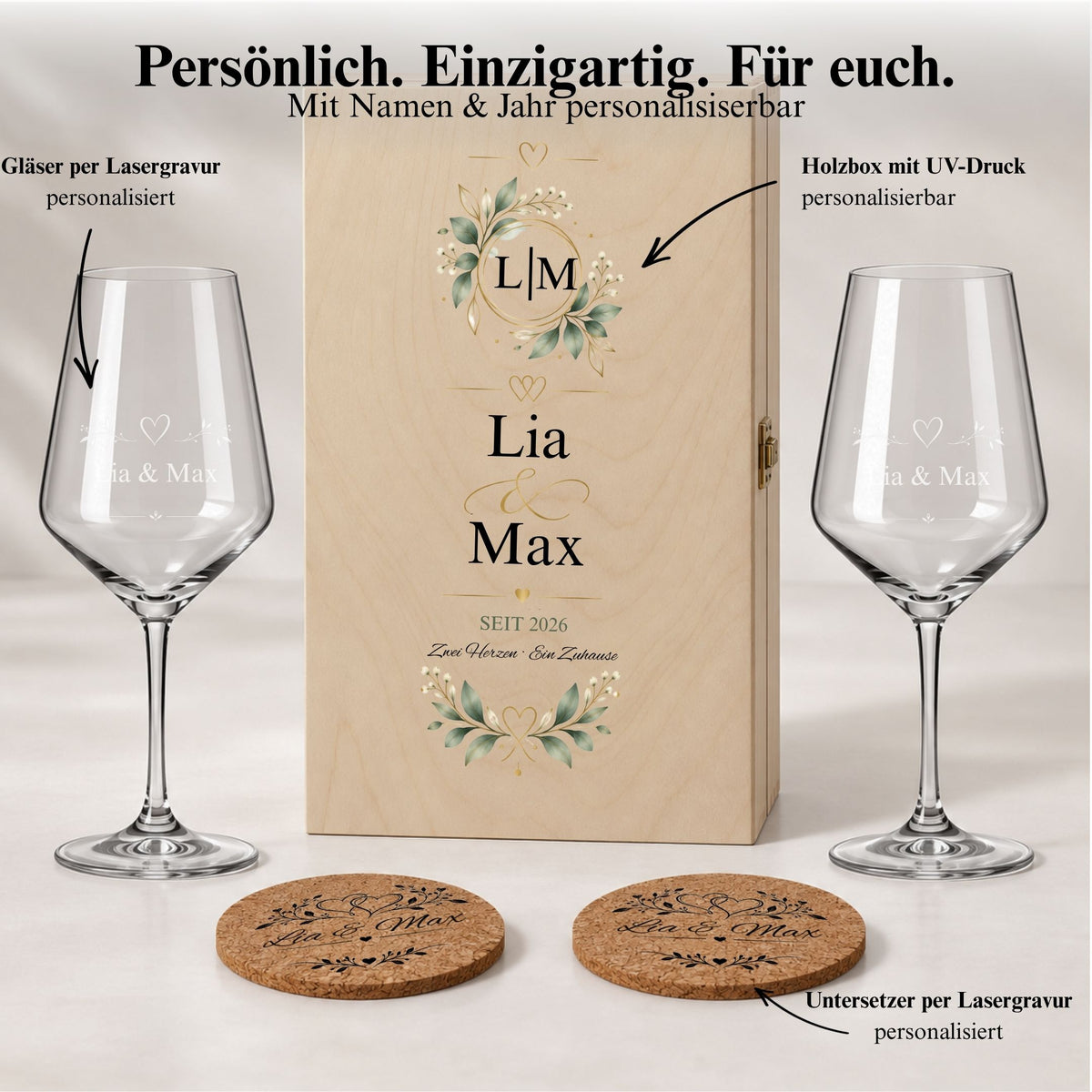 Set mit den Namen Lia und Max: gravierte Weingläser und Korkuntersetzer sowie eine Holzbox mit personalisiertem UV-Druck.