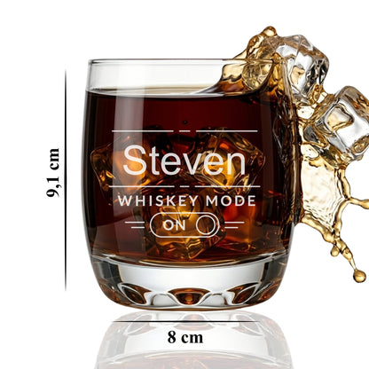 Whisky Glas Whiskey Mode ON Steven – Maße 9,1 cm hoch 8 cm Durchmesser 350 ml – personalisierte Lasergravur