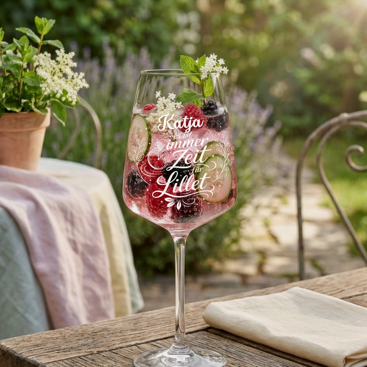 Lillet Glas mit Namensgravur Katja – es ist immer Zeit für Lillet – personalisiertes Geschenk für Frauen – Sommer Garten