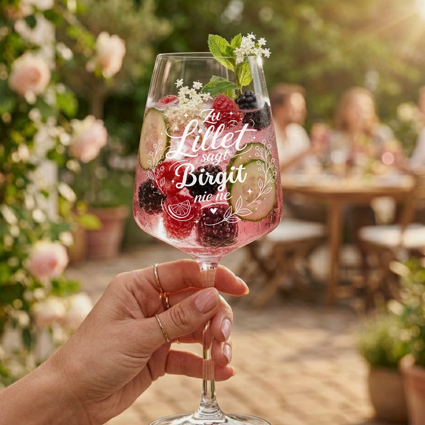 Personalisiertes Lillet Glas mit Namen graviert – Zu Lillet sagt Birgit nie ne – Lasergravur handmade in Germany