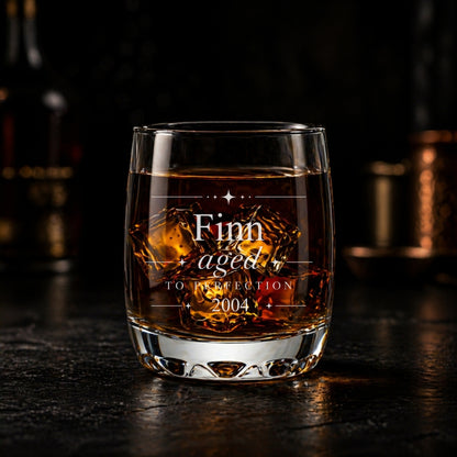 Whisky Glas personalisiert Aged to Perfection Finn 2004 – elegantes Design – Lasergravur Made in Germany