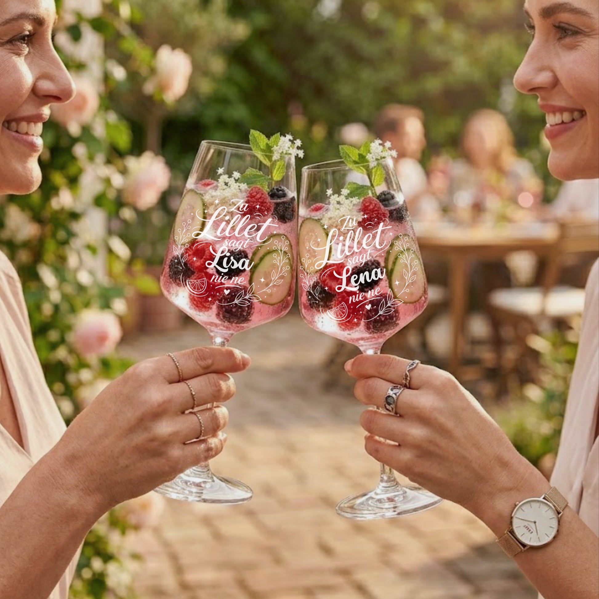 Zwei personalisierte Lillet Gläser mit Namen Lisa und Lena – Zu Lillet sagt man nie ne – Geschenk für Freundinnen