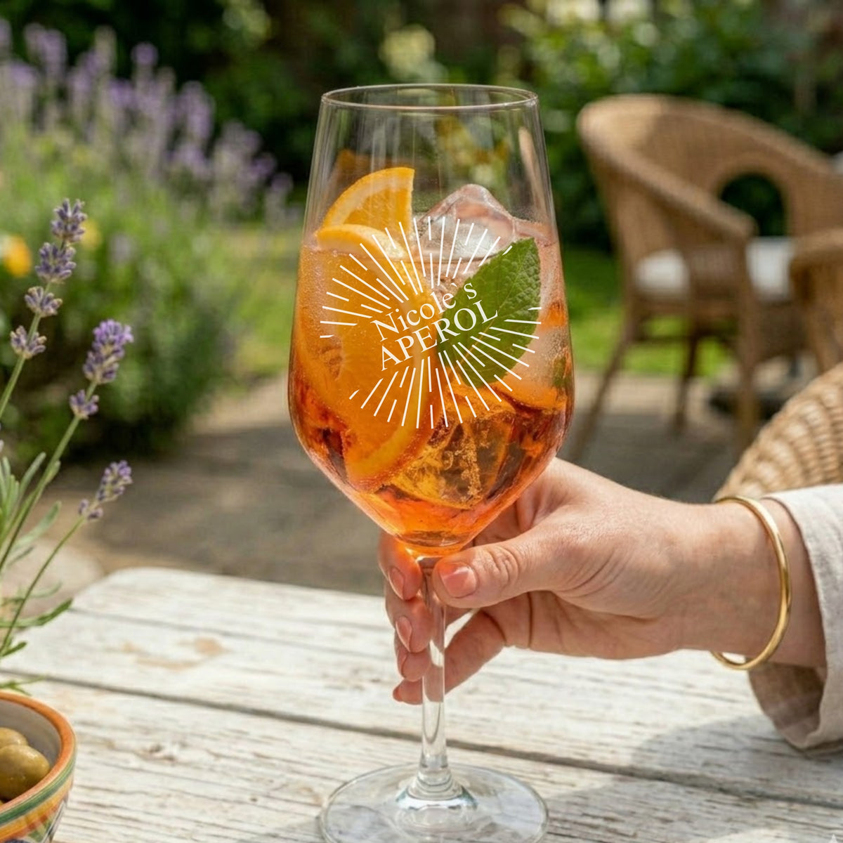 Aperol Glas personalisiert mit Namen – Lasergravur Sunburst Design – Geschenk für Frauen, Geburtstag, Sommer