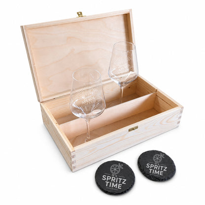 Aperol Glas personalisiert Geschenkset mit zwei gravierten Weingläsern in Holzbox, Produktfoto Freisteller