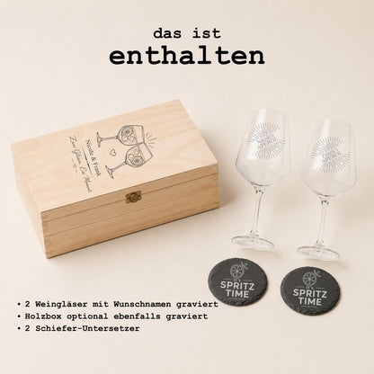 Aperol Glas personalisiert Lieferumfang: zwei gravierte Weingläser, Holzbox und Schiefer-Untersetzer für Paare