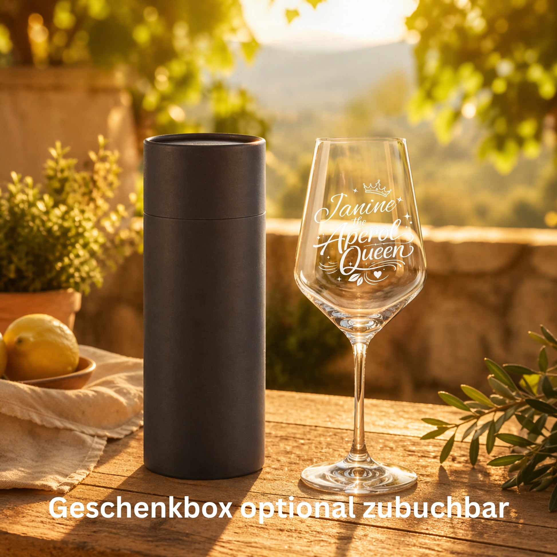 Personalisiertes Aperol Glas mit Geschenkbox – the Aperol Queen graviert mit Namen Janine – edles Geschenk für Frauen