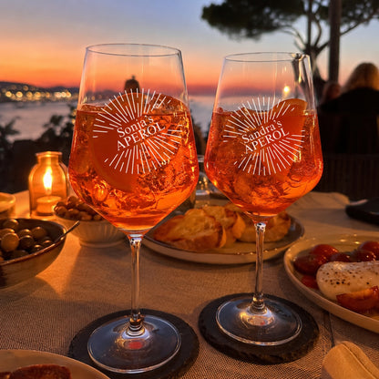 Aperol Spritz Gläser graviert beim Aperitivo mit Freundinnen