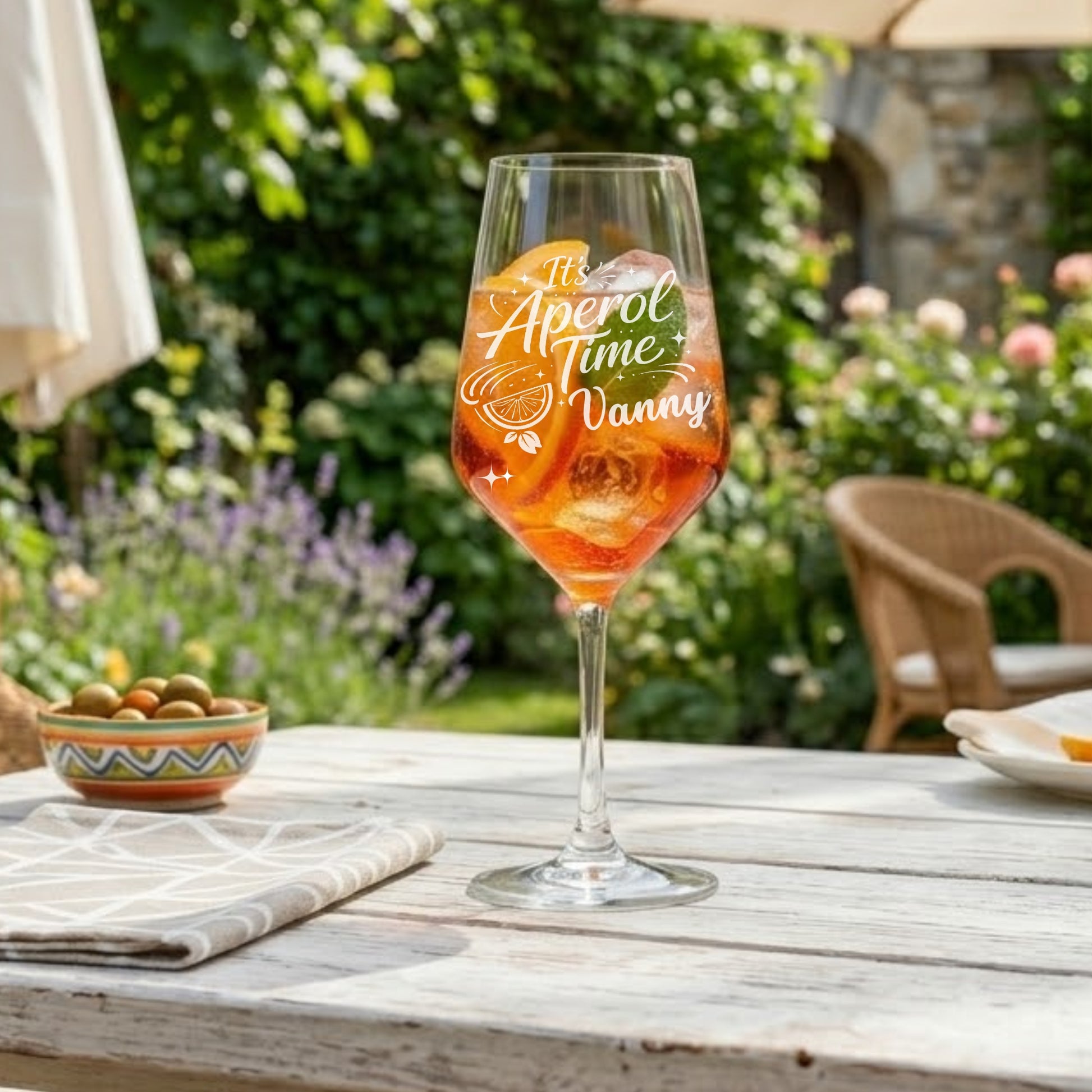 Aperol Spritz Glas mit Namensgravur Vanny – It's Aperol Time – personalisiertes Geschenk für Frauen – Sommer Garten