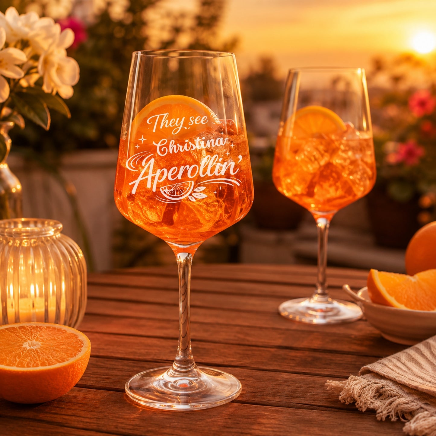 Personalisiertes They see Aperollin Glas mit Name Christina und zweitem Aperol Glas im Hintergrund