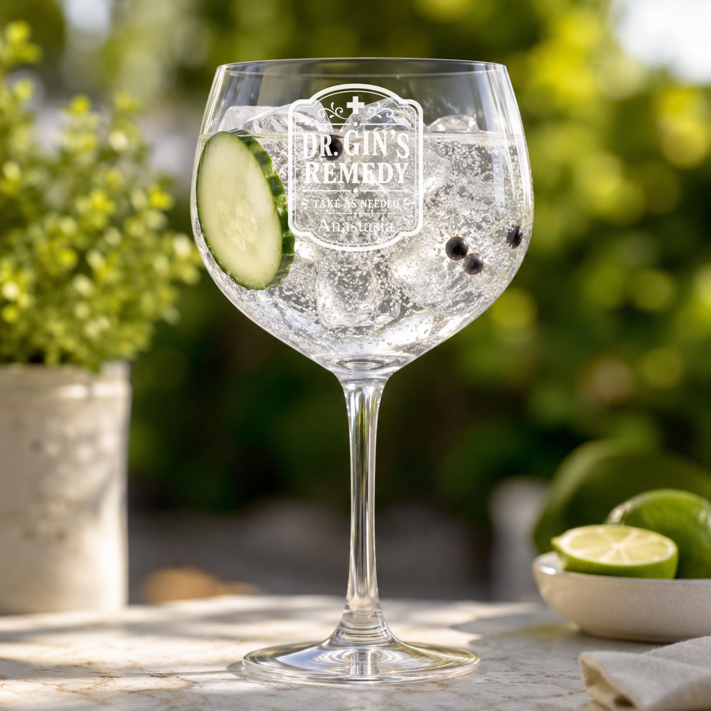 Gin Glas Dr. Gin's Remedy mit Wunschname graviert – Outdoor Lifestyle Geschenk