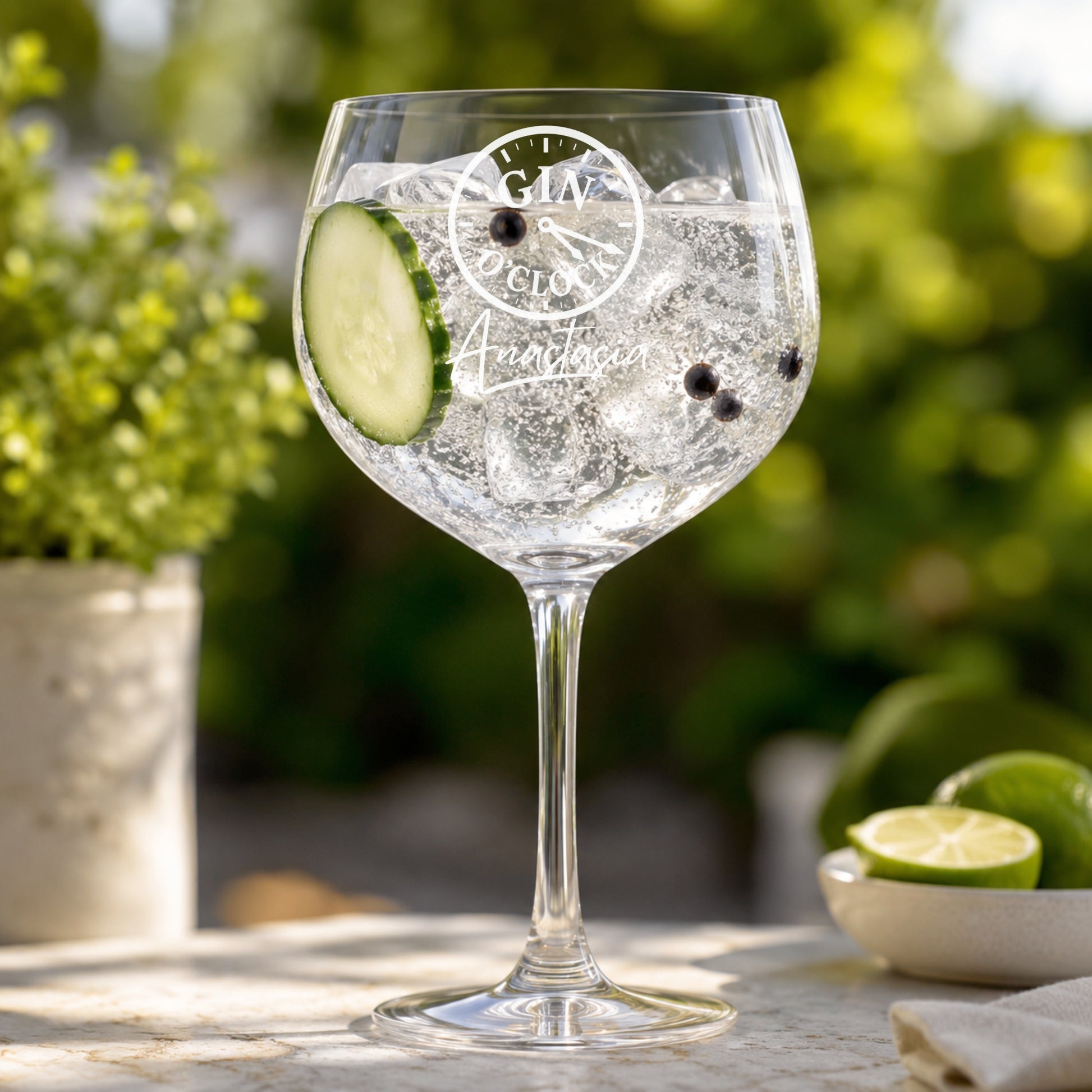 Gin Glas Gin O'Clock mit Wunschname graviert – Outdoor Lifestyle Geschenk