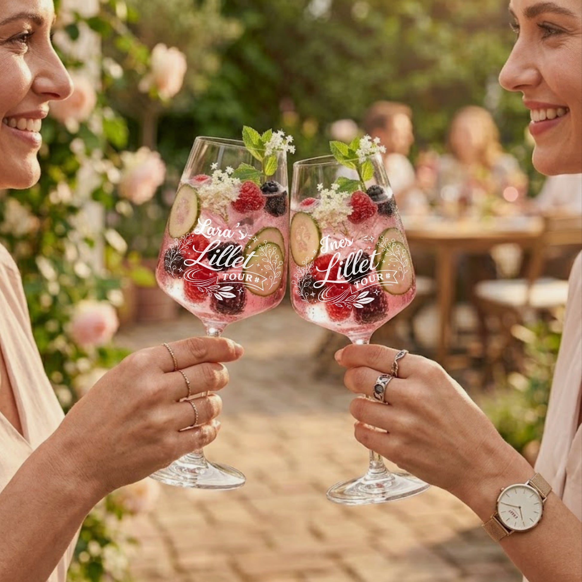 Zwei personalisierte Lillet Tour Gläser mit Namen Lara und Ines – Geschenk für Freundinnen – Sommer Garten