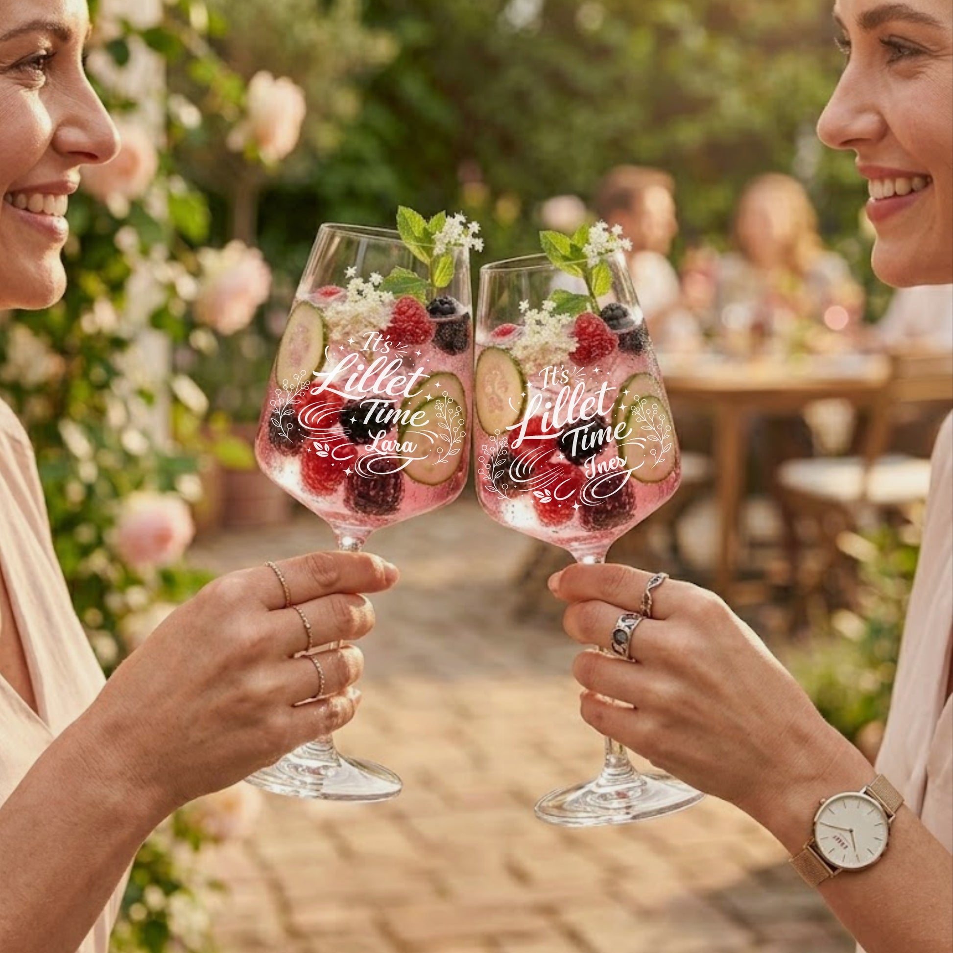 Zwei personalisierte Lillet Time Gläser mit Namen Lara und Ines – Geschenk für Freundinnen – Sommer Garten