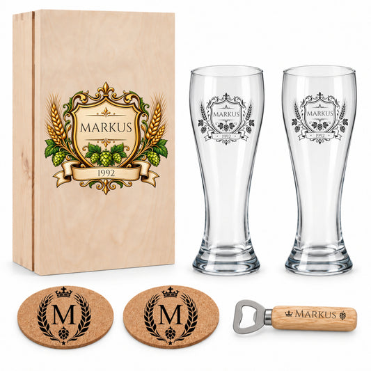 Personalisiertes Bier-Geschenkset mit Wappen-Holzbox, zwei gravierten Weizengläsern, Korkuntersetzern und Flaschenöffner