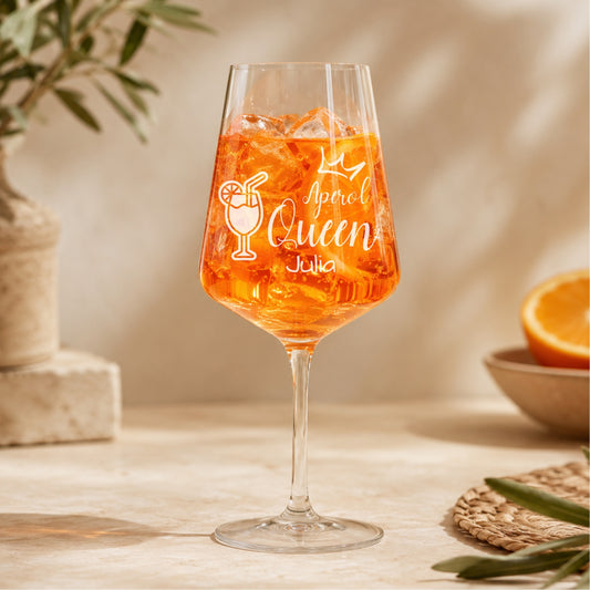 Personalisiertes Aperol Queen Glas mit Name Julia, Eiswürfeln und Orangenscheibe