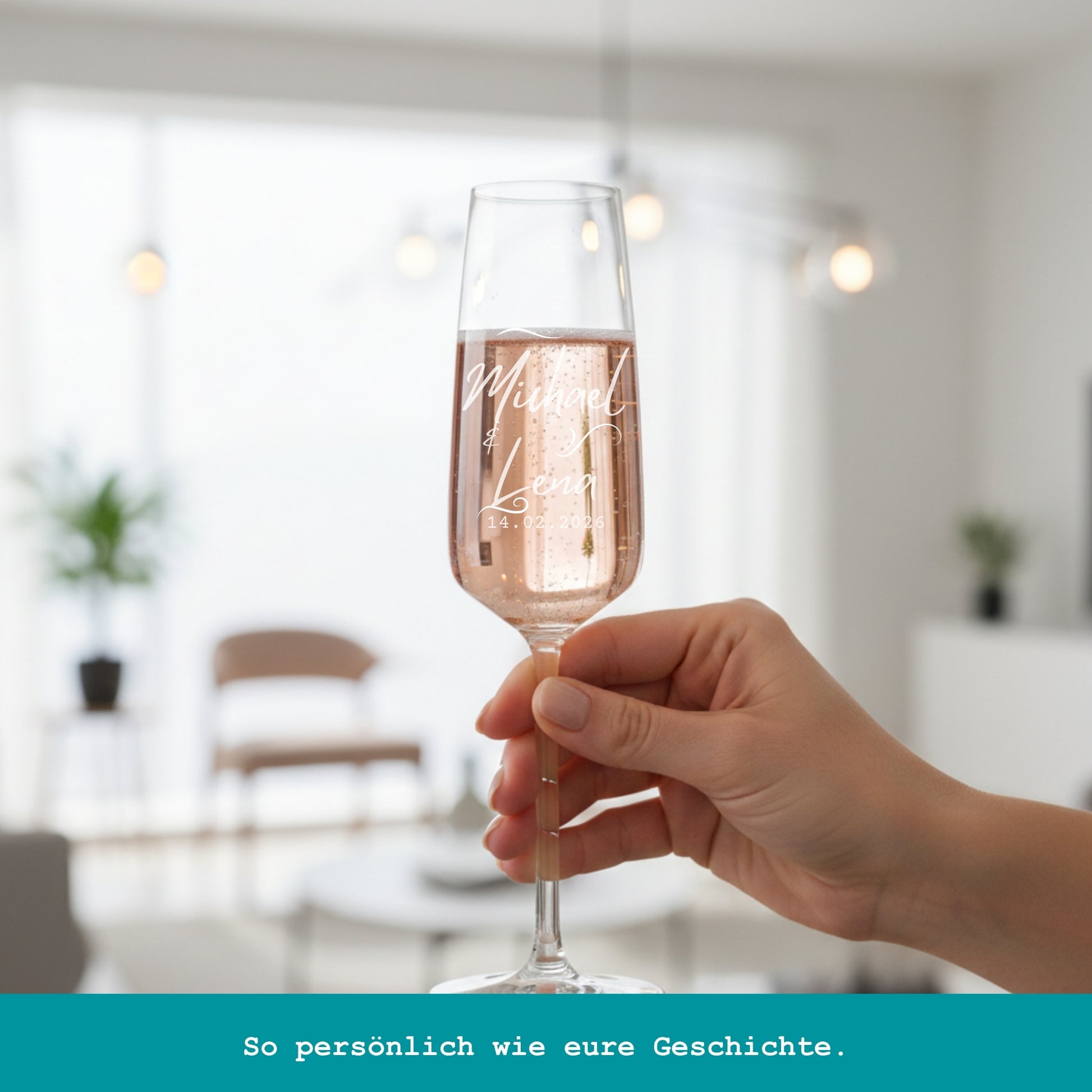 Graviertes Sektglas zur Hochzeit mit Namen und Datum beim Anstoßen, elegantes Hochzeitsgeschenk