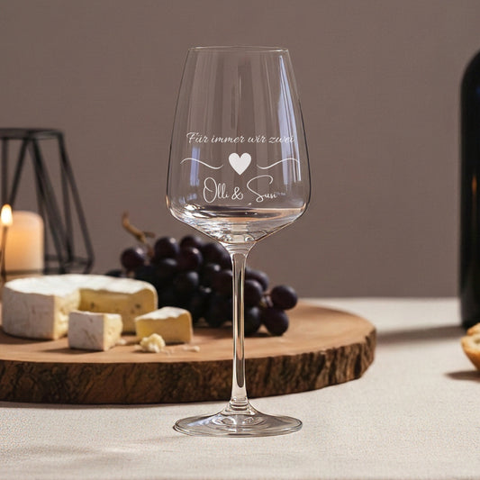 Personalisiertes Weinglas mit Gravur „Für immer wir zwei“ und Namen als romantisches Geschenk für Paare